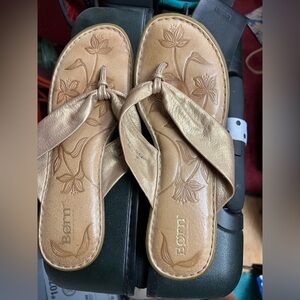 Gold Born sandals sizer 9